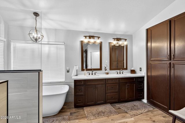 1880 E COMMERCE Avenue, Gilbert, AZ 85234