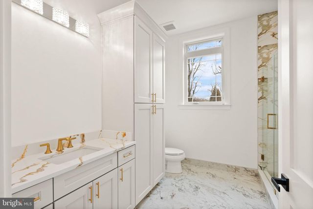 40925 ALYSHEBA DR, Leesburg, VA 20176