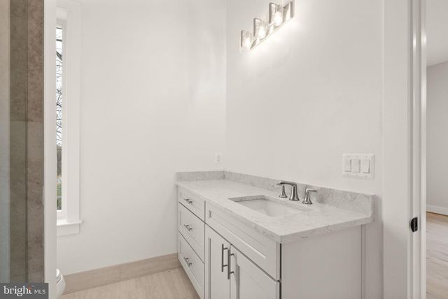 40925 ALYSHEBA DR, Leesburg, VA 20176