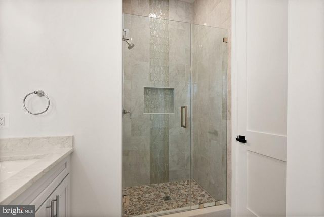 40925 ALYSHEBA DR, Leesburg, VA 20176