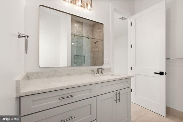 40925 ALYSHEBA DR, Leesburg, VA 20176