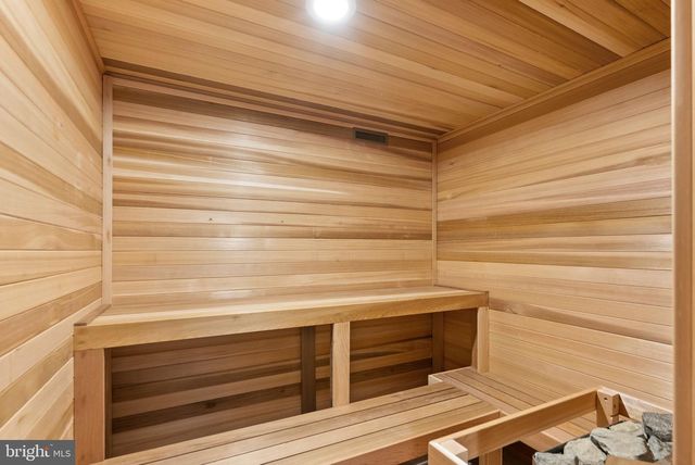 40925 ALYSHEBA DR, Leesburg, VA 20176