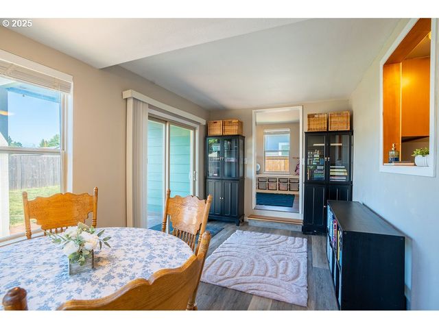 325 Ne EDISON St, Hillsboro, OR 97124