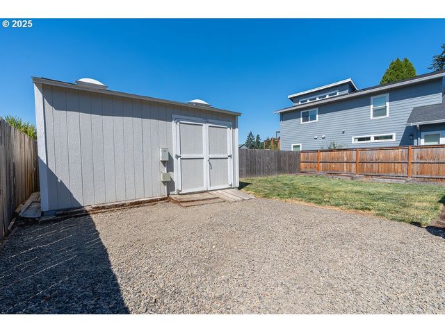 325 Ne EDISON St, Hillsboro, OR 97124