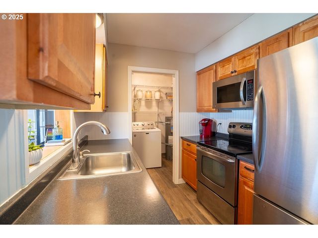 325 Ne EDISON St, Hillsboro, OR 97124