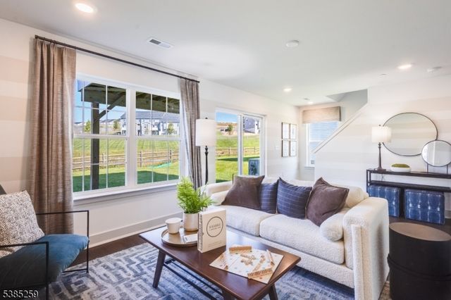 65 Eastwood Ter 69, East Hanover Twp., NJ 07936