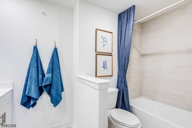 65 Eastwood Ter 69, East Hanover Twp., NJ 07936