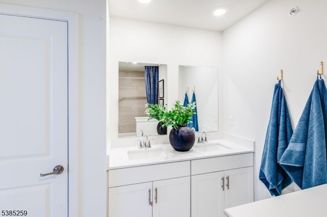 65 Eastwood Ter 69, East Hanover Twp., NJ 07936