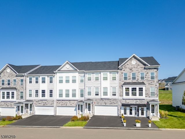 65 Eastwood Ter 69, East Hanover Twp., NJ 07936