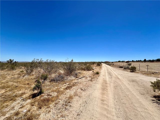 33501 165th Street E, Llano, CA 93544