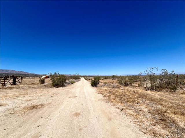 33501 165th Street E, Llano, CA 93544