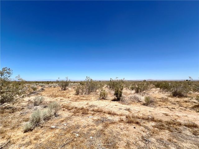 33501 165th Street E, Llano, CA 93544
