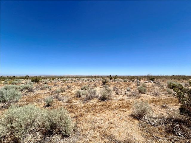 33501 165th Street E, Llano, CA 93544