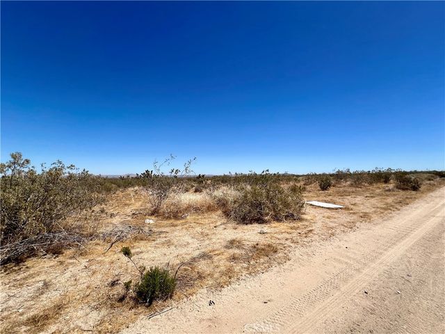 33501 165th Street E, Llano, CA 93544
