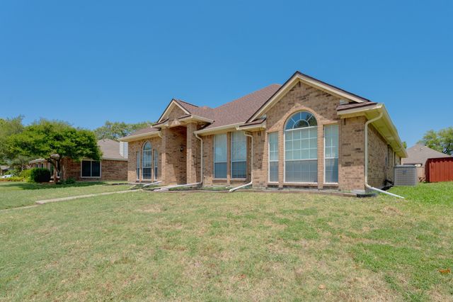 2201 Woodglen Drive, Garland, TX 75040