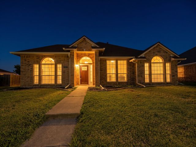 2201 Woodglen Drive, Garland, TX 75040