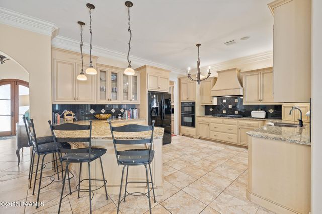 118 W Bayou Parkway, Lafayette, LA 70503