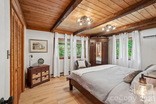 175 Village Lane, Mars Hill, NC 28754