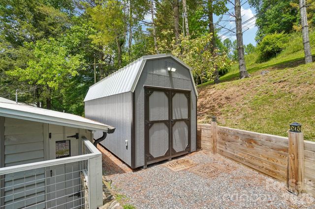 175 Village Lane, Mars Hill, NC 28754