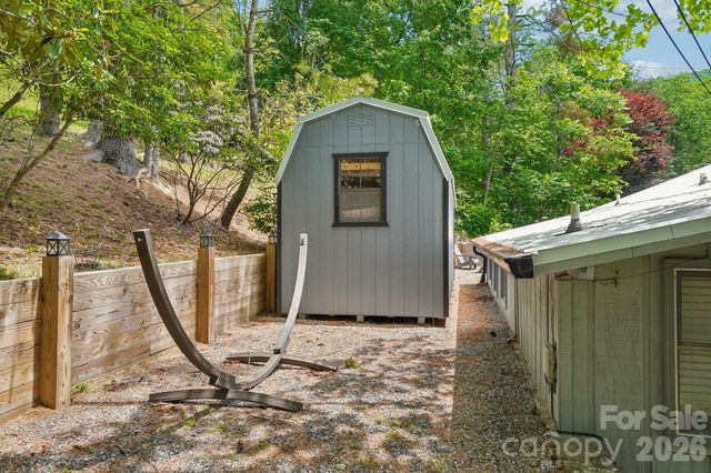 175 Village Lane, Mars Hill, NC 28754