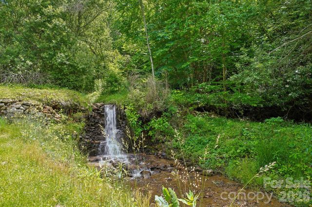 175 Village Lane, Mars Hill, NC 28754