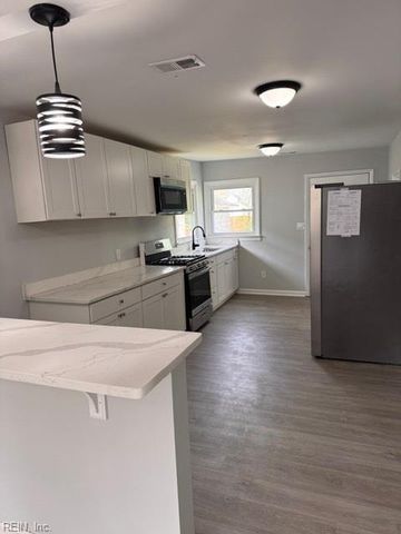 129 S 6th ST, Suffolk, VA 23434