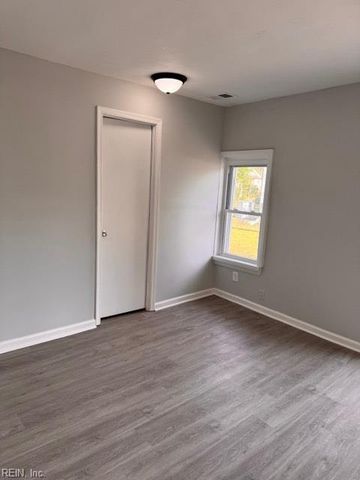 129 S 6th ST, Suffolk, VA 23434