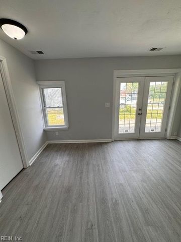 129 S 6th ST, Suffolk, VA 23434