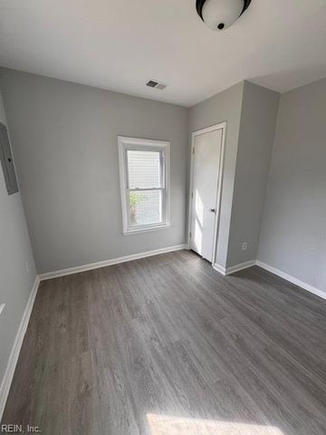 129 S 6th ST, Suffolk, VA 23434