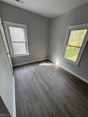 129 S 6th ST, Suffolk, VA 23434