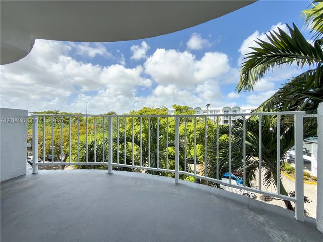 496 NW 165th St Rd D-410, Miami, FL 33169