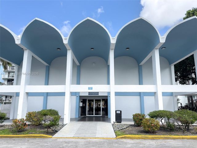 496 NW 165th St Rd D-410, Miami, FL 33169