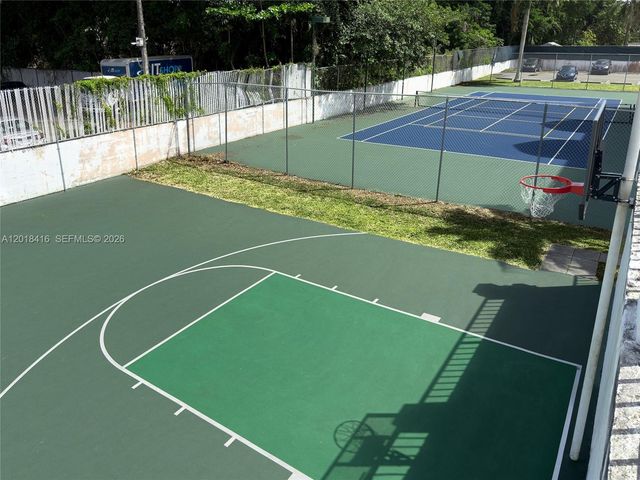 496 NW 165th St Rd D-410, Miami, FL 33169