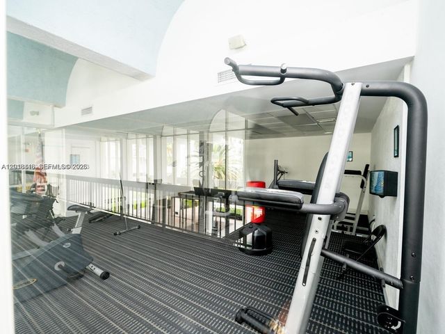 496 NW 165th St Rd D-410, Miami, FL 33169