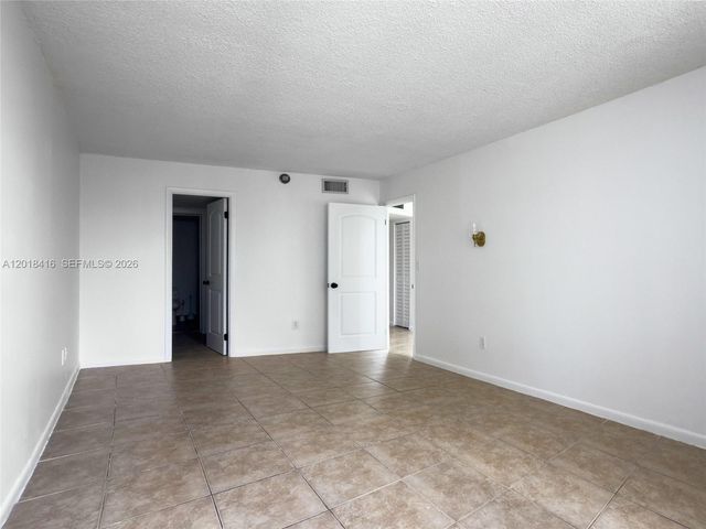 496 NW 165th St Rd D-410, Miami, FL 33169