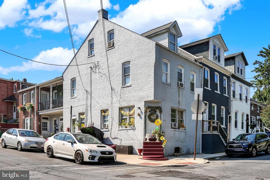 702 POPLAR ST, Lancaster, PA 17603