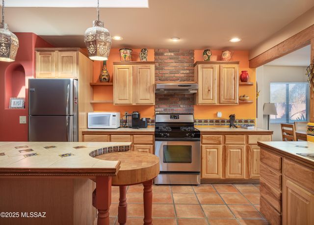 9132 N Ironwood Meadows Drive, Tucson, AZ 85742