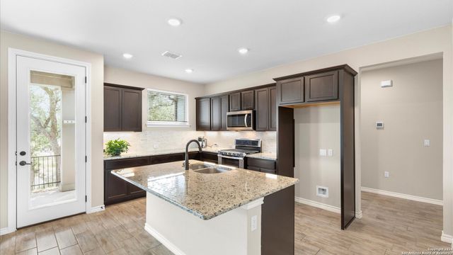 344 dancing oak, San Marcos, TX 78666