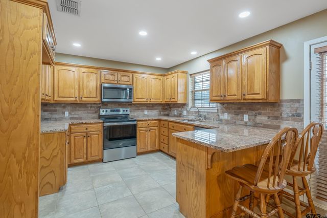 190 DWIGHT, Hawkins, TX 75765