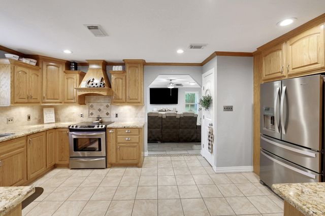 31637 Bohlssen Road, New Caney, TX 77357