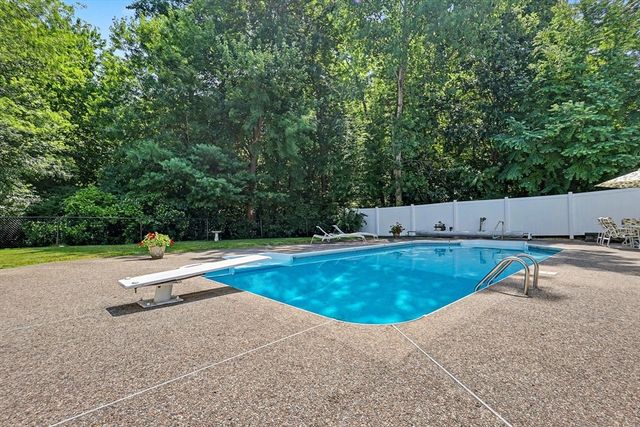 22 Sawmill Ridge Road, Haverhill, MA 01832
