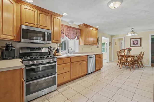 22 Sawmill Ridge Road, Haverhill, MA 01832