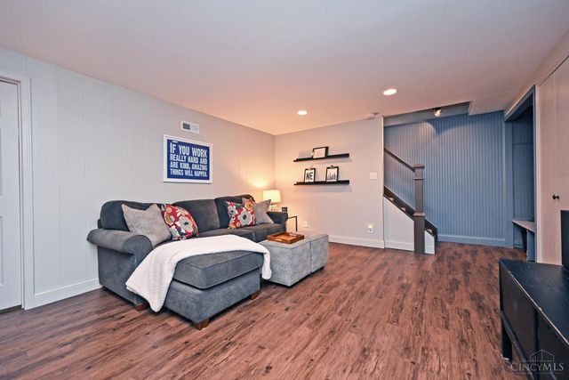 1320 Stonemill Court, Wyoming, OH 45215