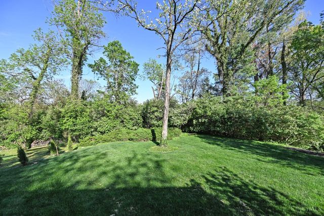 1320 Stonemill Court, Wyoming, OH 45215