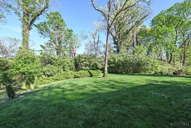 1320 Stonemill Court, Wyoming, OH 45215