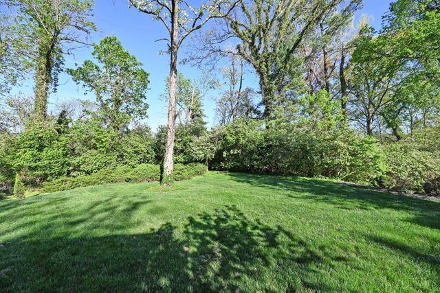 1320 Stonemill Court, Wyoming, OH 45215