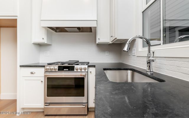 6106 Passionflower Dr, Prospect, KY 40059