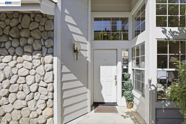 5579 Ridgewood Dr, Fremont, CA 94555