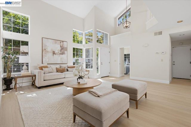 5579 Ridgewood Dr, Fremont, CA 94555