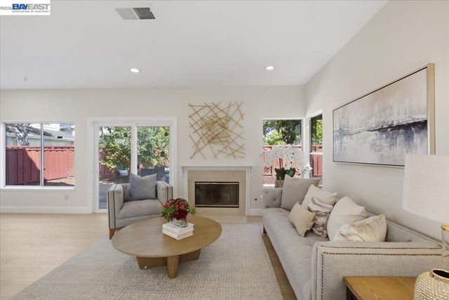 5579 Ridgewood Dr, Fremont, CA 94555